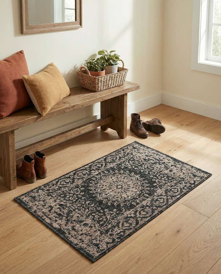 2' x 3' Easy-Clean Traditional Indoor / Outdoor Rug