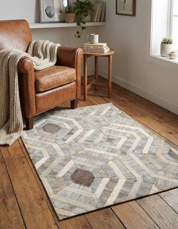 2' 2 x 3' 1 Cowhide Rug
