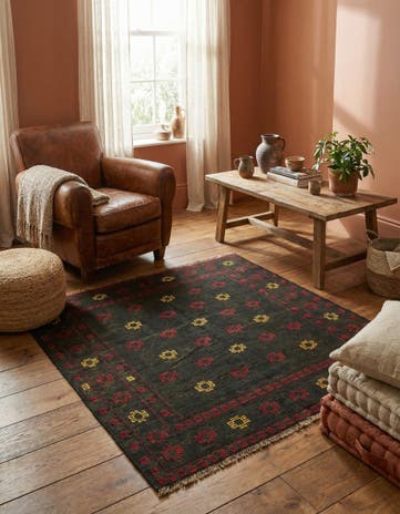 4' 2 x 4' 3 Hand Knotted Sumak Wool Square Rug