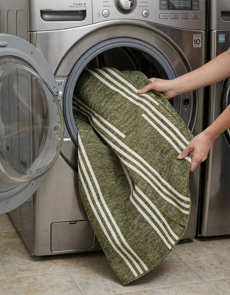 Detail image of 7' 10 x 10'  Washable Jill Zarin Anguilla Indoor / Outdoor Oval Rug