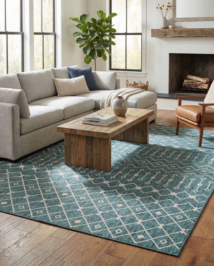 Detail image of 9' x 12' Easy-Clean Lattice Indoor / Outdoor Rug