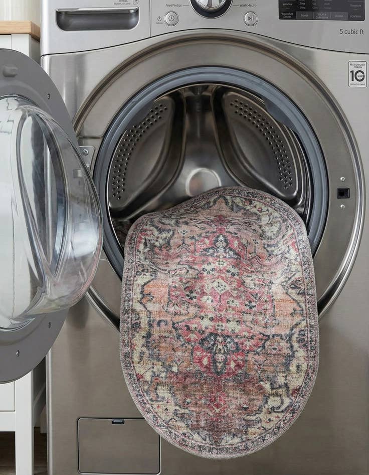 Detail image of 2' x 3'  Washable Nostalgia Oval Rug