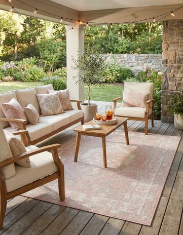 5' 3 x 8' Easy-Clean Traditional Indoor / Outdoor Rug