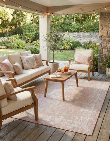 5' 3 x 8' Easy-Clean Traditional Indoor / Outdoor Rug