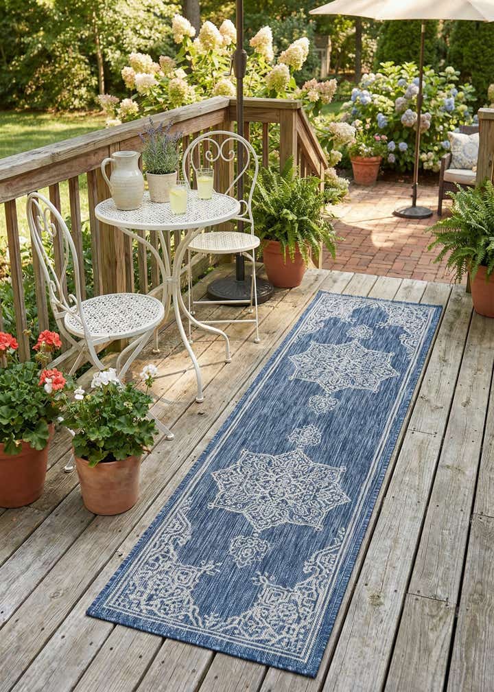 2' x 8' Easy-Clean Traditional Indoor / Outdoor Runner Rug
