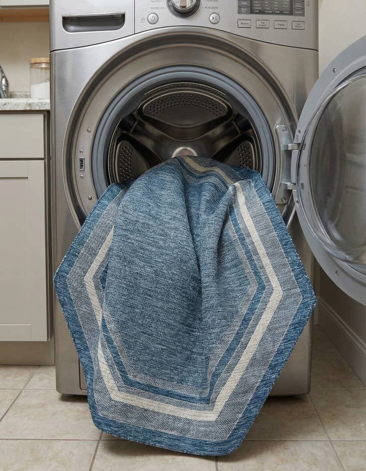 Detail image of 7' 10 x 7' 10  Washable Border Indoor / Outdoor Octagon Rug