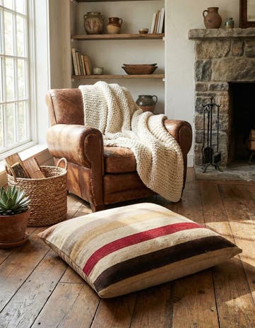 2' 5 x 2' 5 Hand Woven Pillow Wool Square Rug