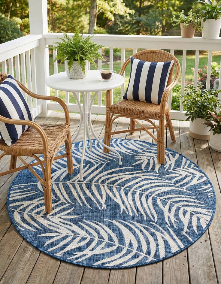 Detail image of 4' x 4'  Washable Botanical Indoor / Outdoor Round Rug