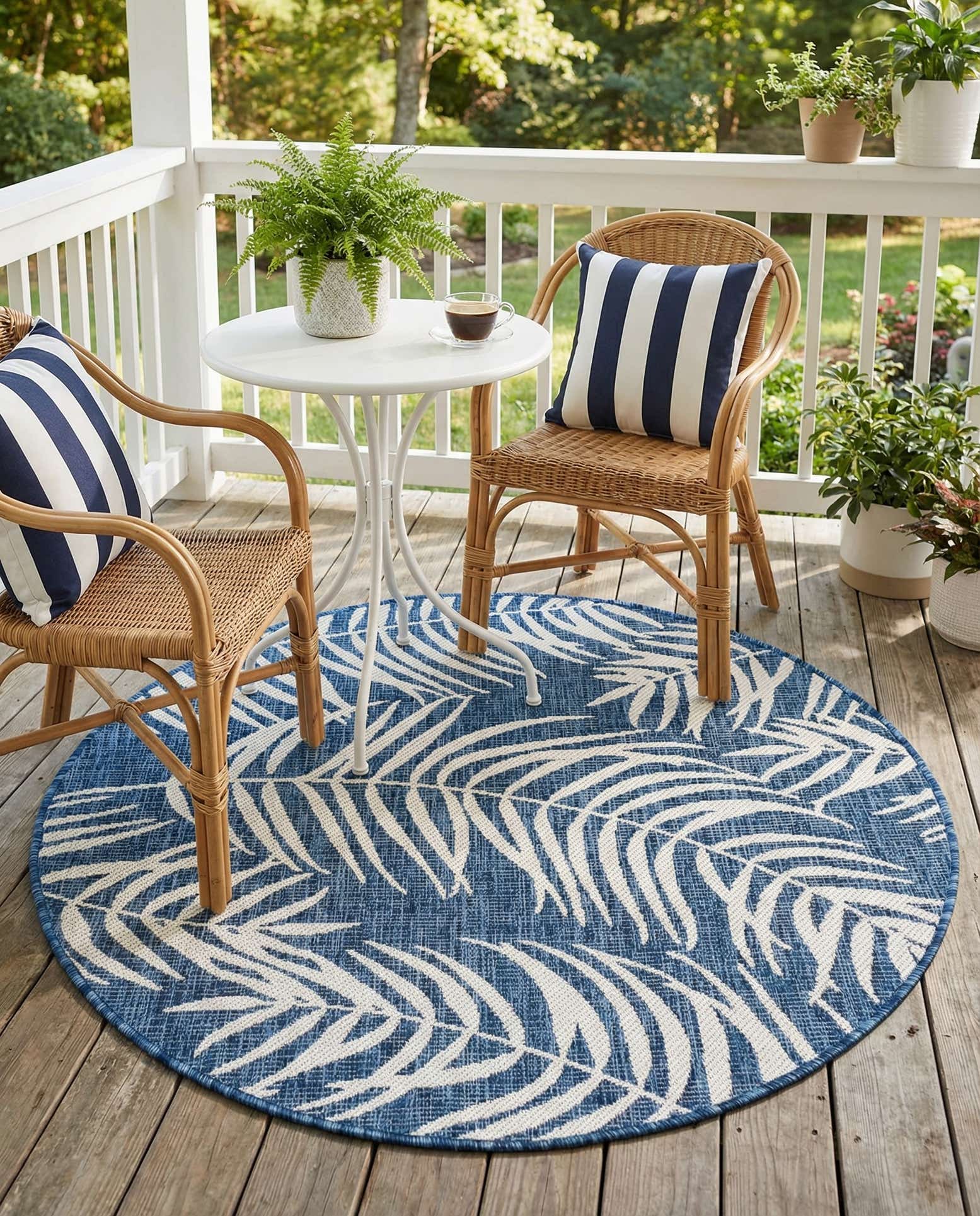 4' x 4' Easy-Clean Botanical Indoor / Outdoor Round Rug