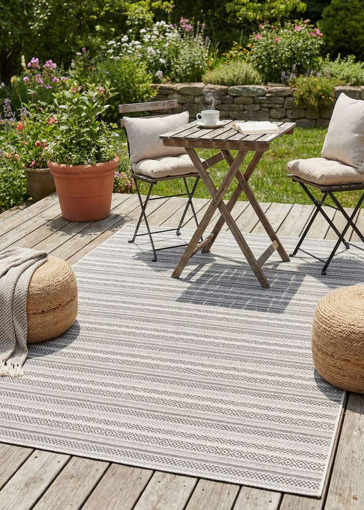 6' x 9' Easy-Clean Striped Indoor / Outdoor Rug