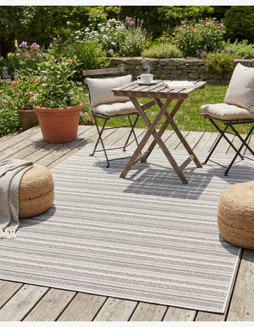 6' x 9' Easy-Clean Striped Indoor / Outdoor Rug