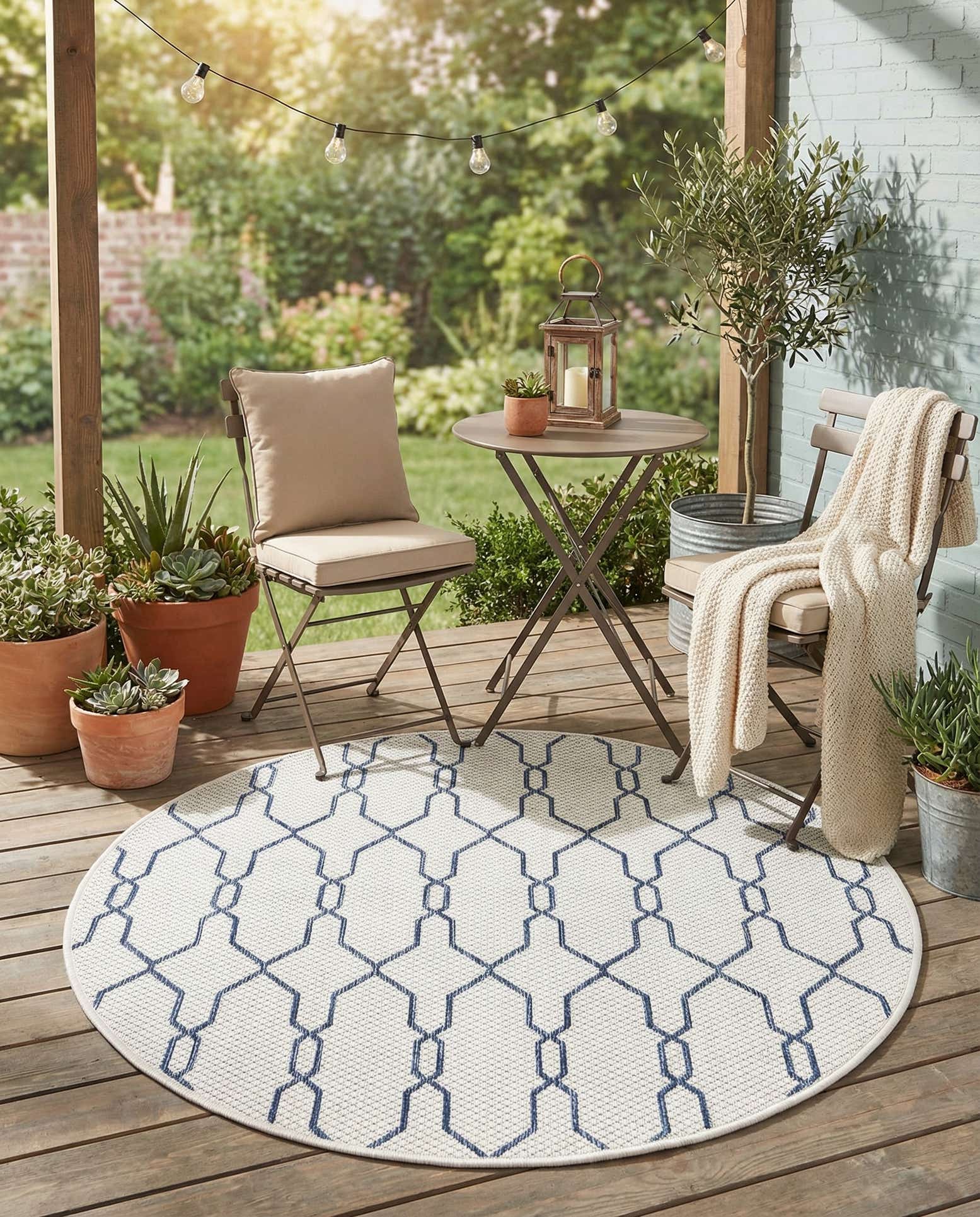4' x 4' Easy-Clean Trellis Indoor / Outdoor Round Rug