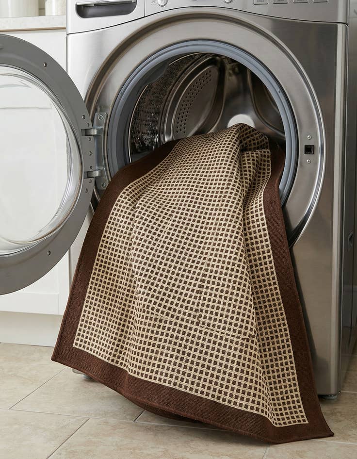 Detail image of 5' x 7'  Washable Border Indoor / Outdoor Rug