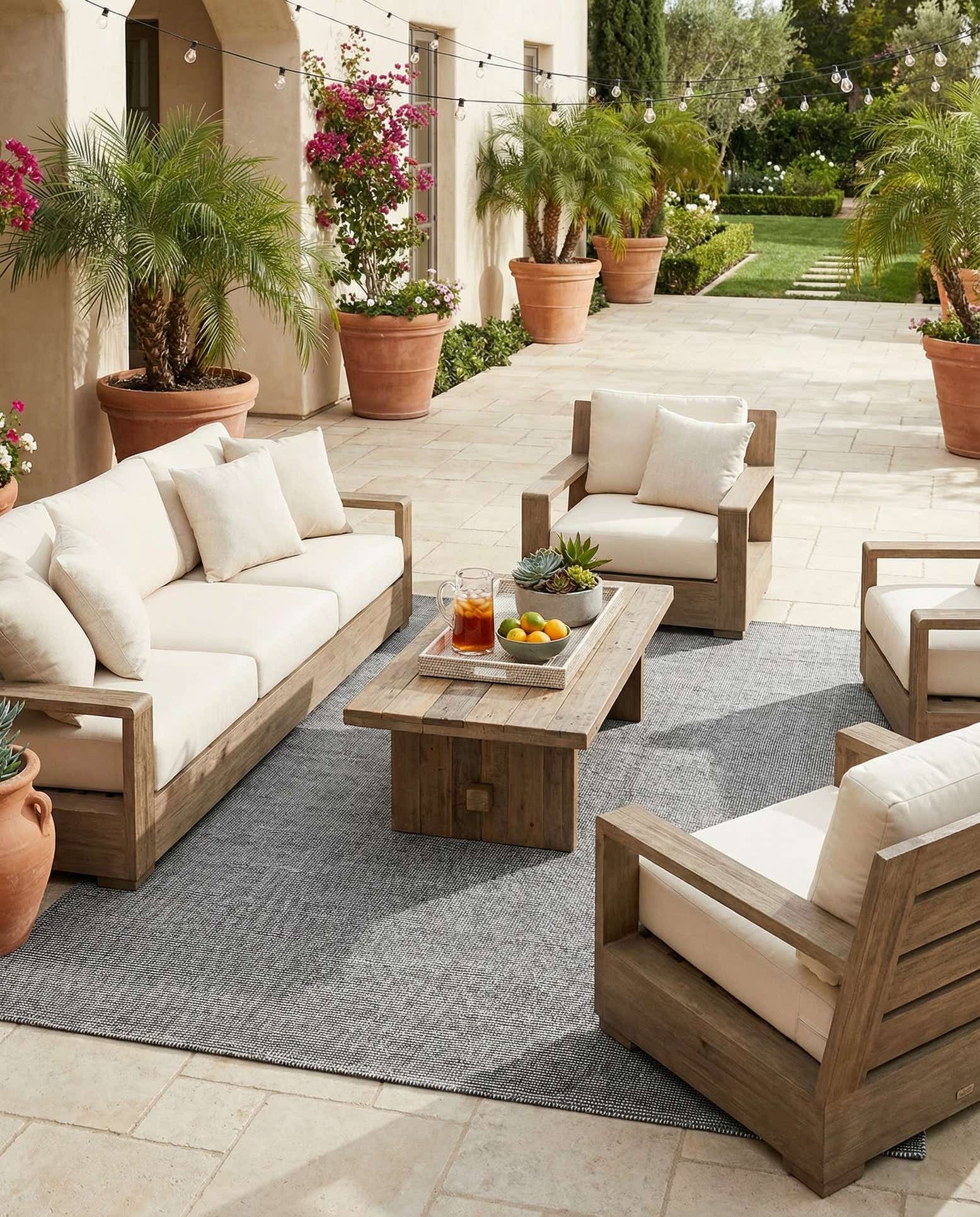 10' x 14' 1 Easy-Clean Jill Zarin Palm Springs Indoor / Outdoor Rug
