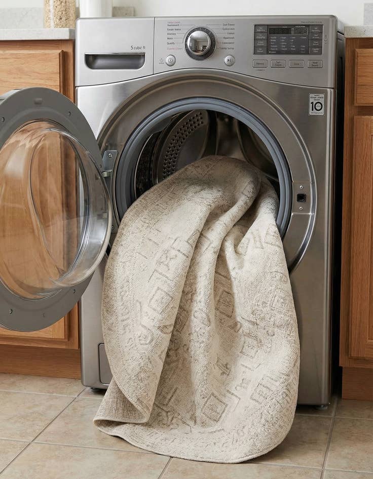 Detail image of 7' 10 x 10'  Washable Aztec Indoor / Outdoor Oval Rug