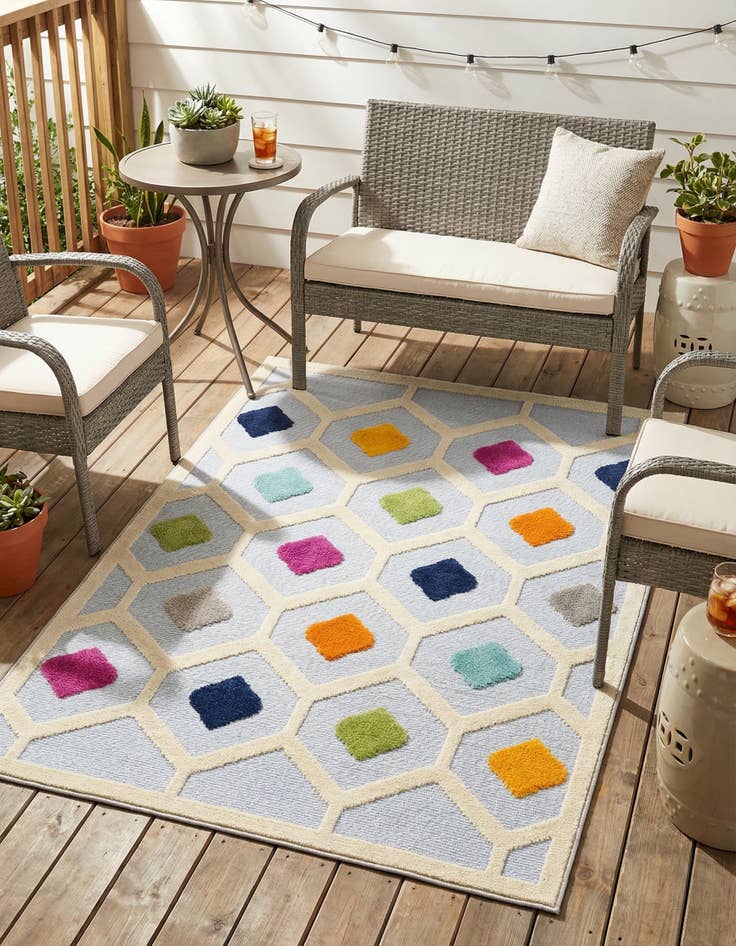 Detail image of 4' x 6' Easy-Clean Aruba Indoor / Outdoor Rug