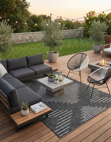 7' 10 x 11' Easy-Clean Modern Indoor / Outdoor Rug