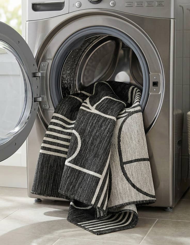 Detail image of 5' 3 x 8'  Washable Modern Indoor / Outdoor Rug