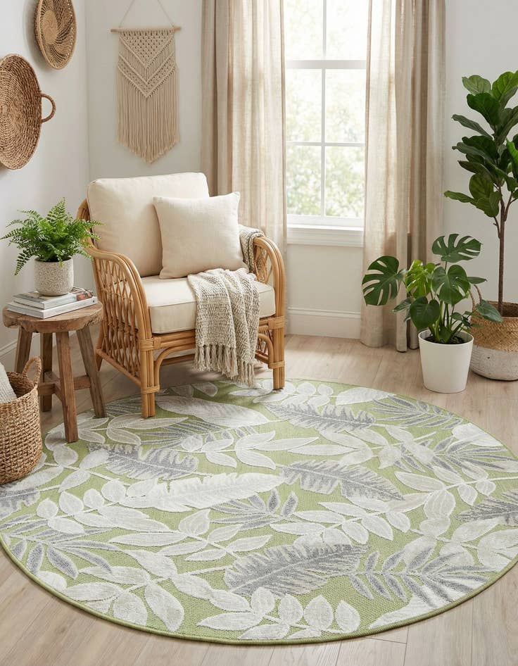 Detail image of  4' 5 x 4' 5  Washable Botanical Indoor / Outdoor Round Rug