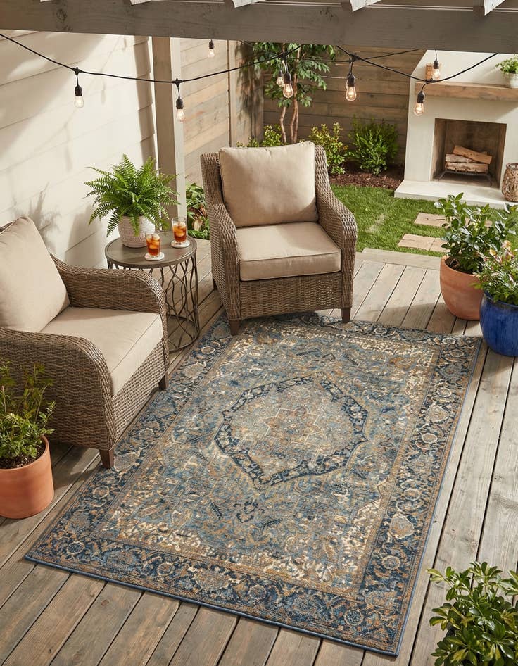 Detail image of 4' x 6'  Washable Traditional Indoor / Outdoor Rug