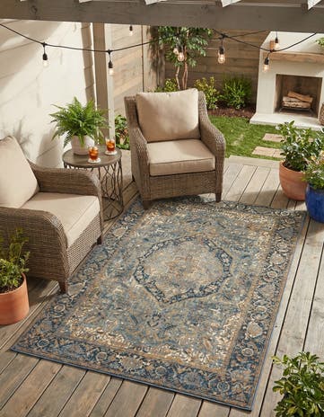 4' x 6' Easy-Clean Traditional Indoor / Outdoor Rug