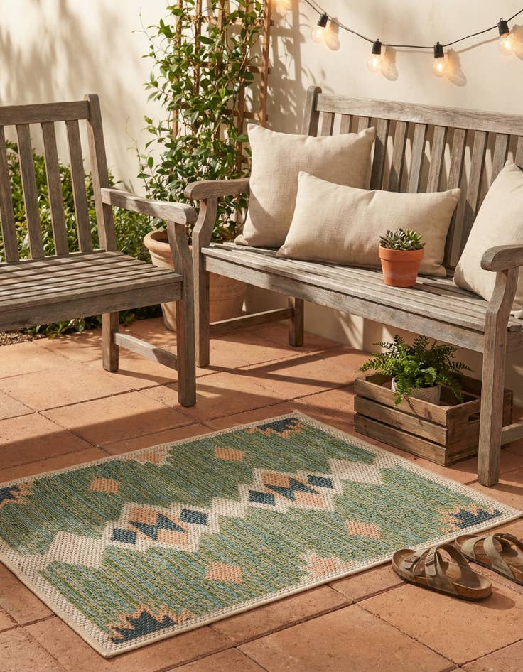 Detail image of 2' x 3'  Washable Baja Indoor / Outdoor Rug