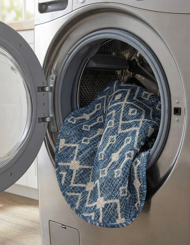 Detail image of 2' x 3'  Washable Trellis Indoor / Outdoor Oval Rug