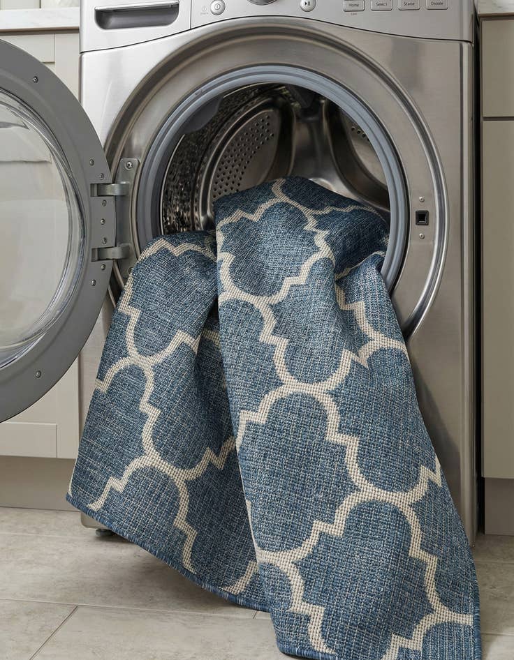 Detail image of 5' 3 x 7'  Washable Trellis Indoor / Outdoor Rug