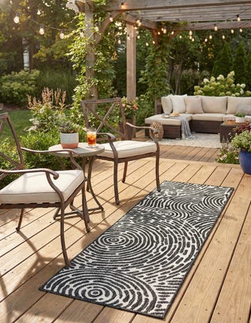 2' x 6' Easy-Clean Modern Indoor / Outdoor Runner Rug