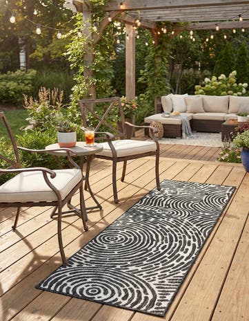 2' x 6' Easy-Clean Modern Indoor / Outdoor Runner Rug