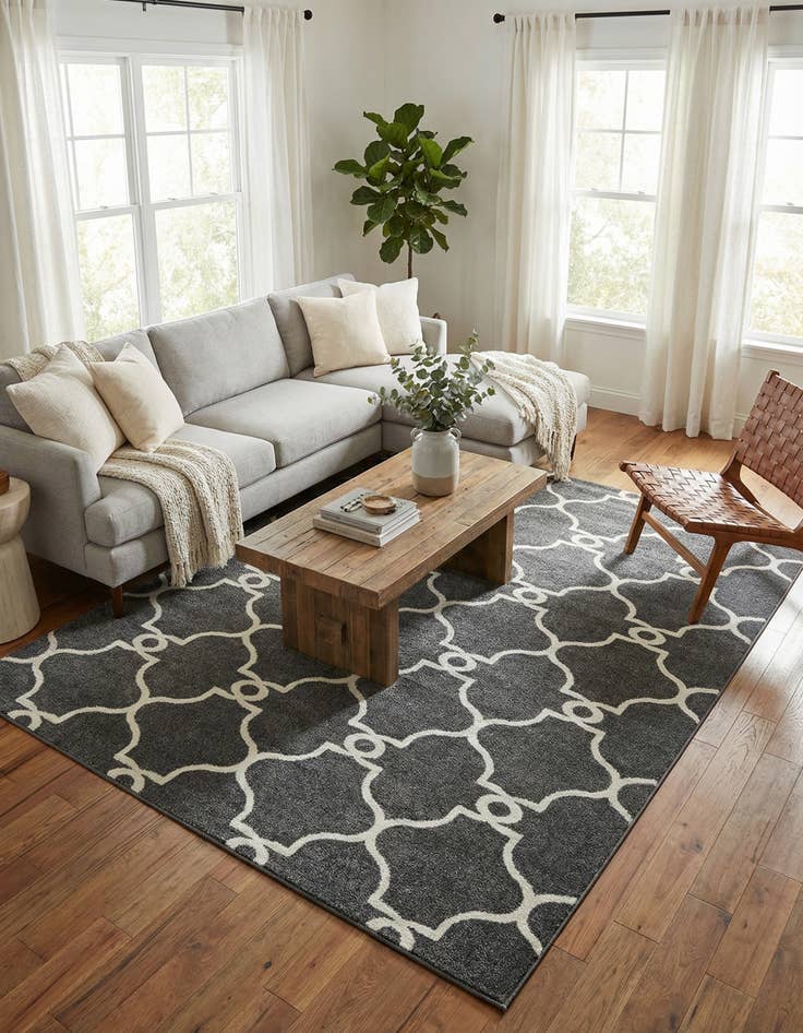 Detail image of 7' x 10' Easy-Clean Lattice Indoor / Outdoor Rug