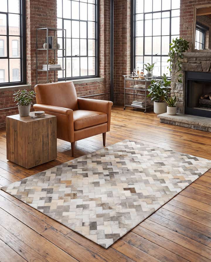 4' 1 x 6' Cowhide Stocks Rug