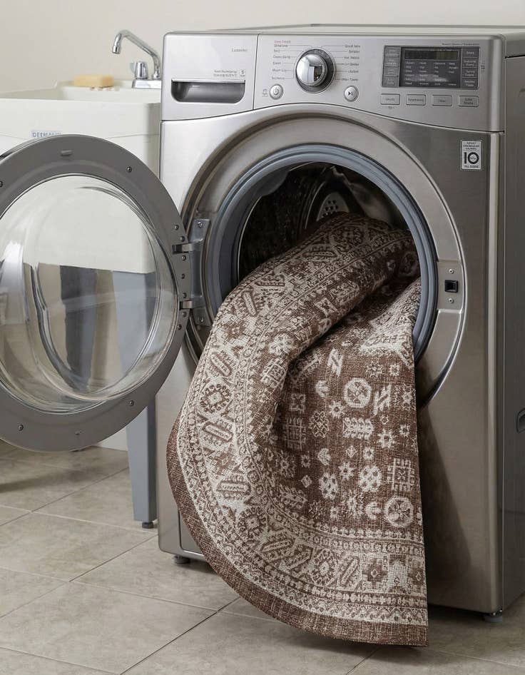 Detail image of 7' 10 x 10'  Washable Aztec Indoor / Outdoor Oval Rug