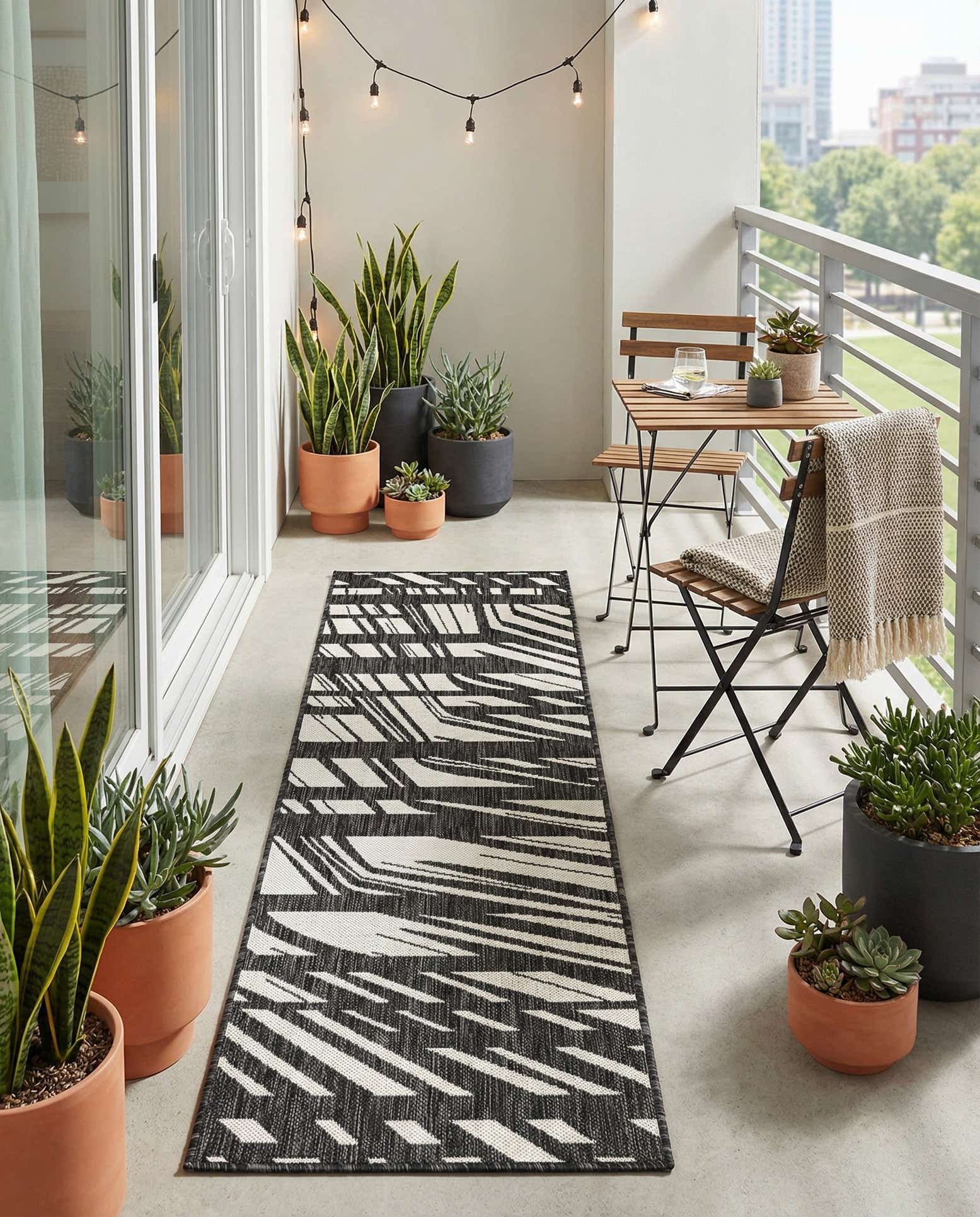 2' x 6' Easy-Clean Modern Indoor / Outdoor Runner Rug