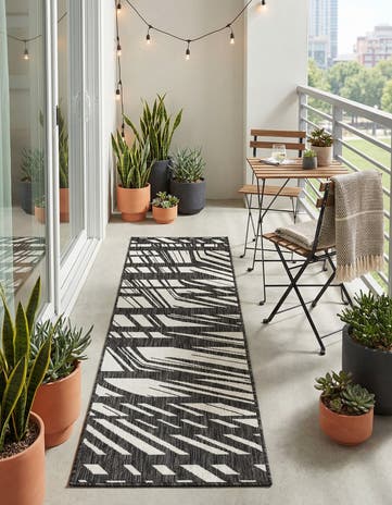 2' x 6' Easy-Clean Modern Indoor / Outdoor Runner Rug