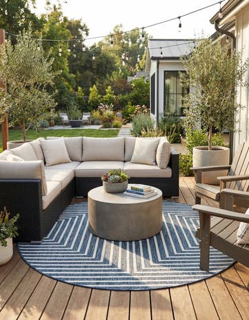 7' 10 x 7' 10 Easy-Clean Modern Indoor / Outdoor Round Rug