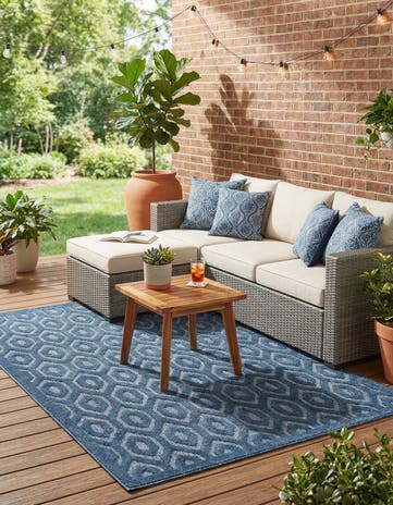 5' 3 x 8' Easy-Clean Trellis Textured Indoor / Outdoor Rug