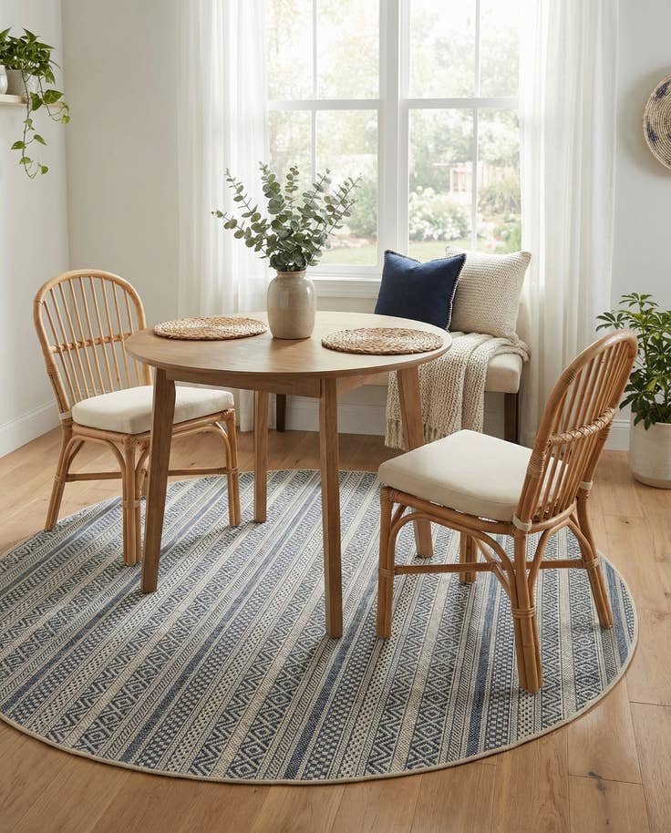 Detail image of 5' 3 x 5' 3 Easy-Clean Ribbon Indoor / Outdoor Round Rug