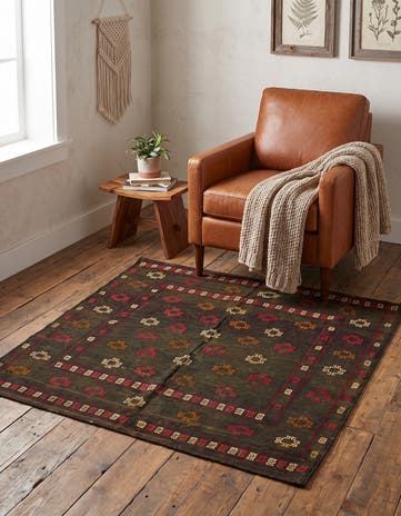 4' 2 x 4' 5 Hand Knotted Sumak Wool Square Rug