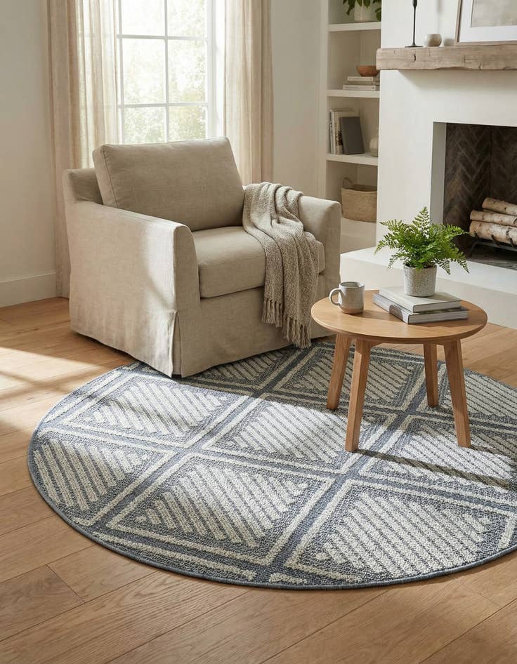 Detail image of 5' 3 x 5' 3 Easy-Clean Trellis Indoor / Outdoor Round Rug