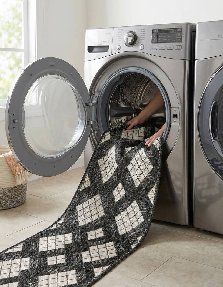 Detail image of  2' x 6'  Washable Modern Indoor / Outdoor Runner Rug