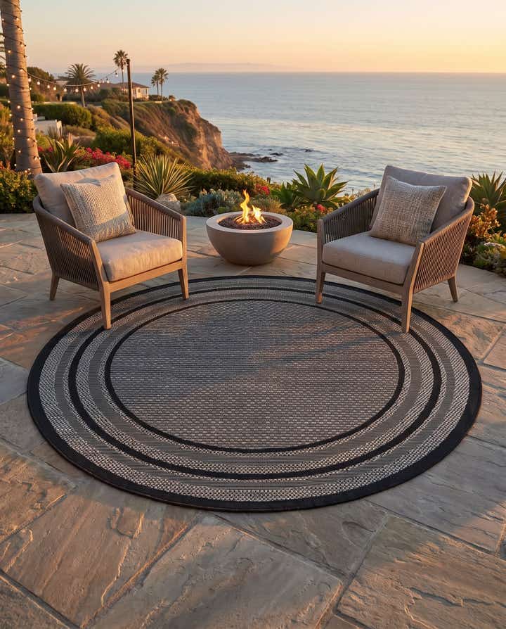5' 3 x 5' 3 Easy-Clean Border Indoor / Outdoor Round Rug