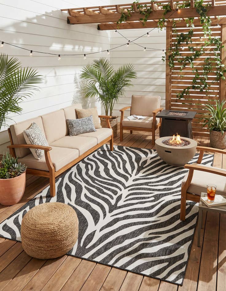 Detail image of 7' 10 x 11'  Washable Safari Indoor / Outdoor Rug