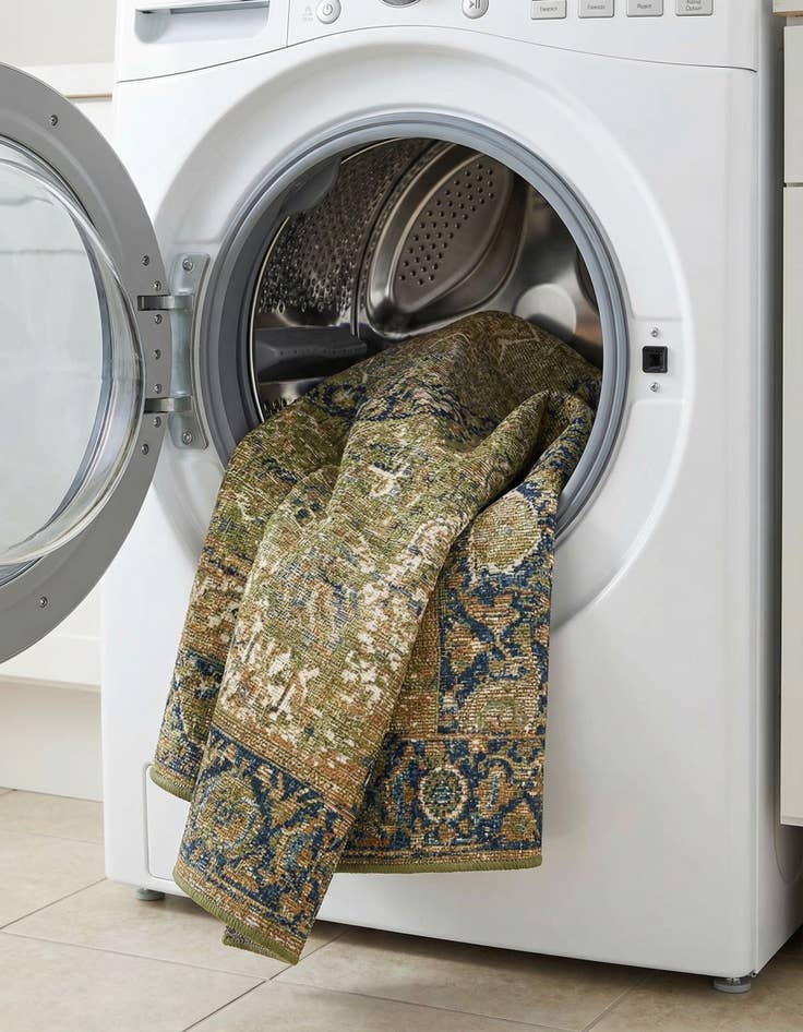 Detail image of 4' x 6'  Washable Traditional Indoor / Outdoor Rug