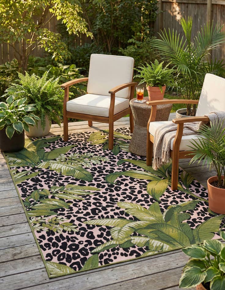 Detail image of 4' x 6'  Washable Botanical Indoor / Outdoor Rug