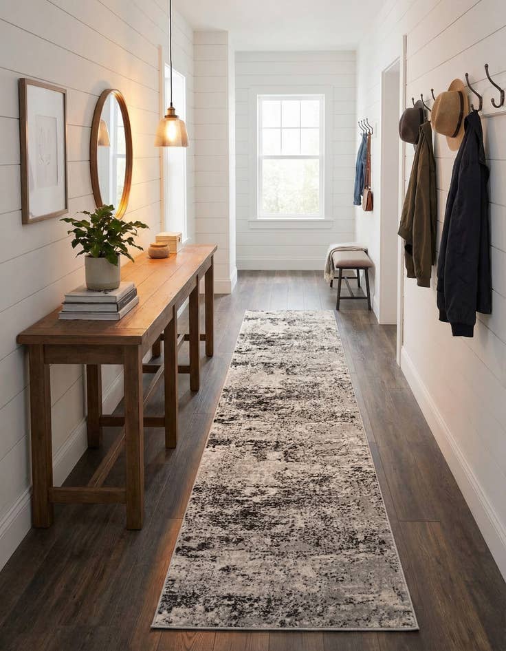 Detail image of 2' 7 x 13' Leipzig Runner Rug