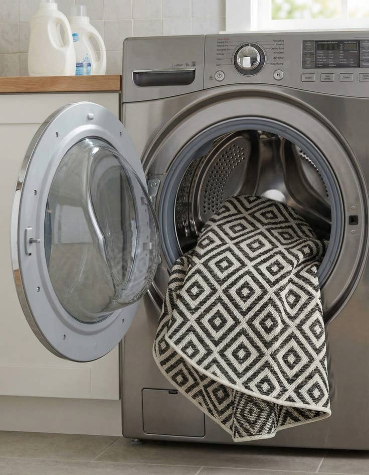 Detail image of 4' x 4'  Washable Jill Zarin Costa Rica Indoor / Outdoor Round Rug