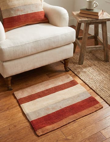 1' 5 x 1' 6 Hand Woven Pillow Wool Square Rug