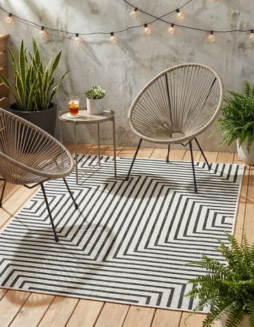 4' x 6' Easy-Clean Modern Indoor / Outdoor Rug