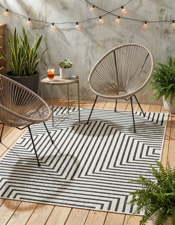4' x 6' Easy-Clean Modern Indoor / Outdoor...